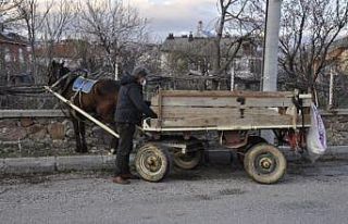 Husumetli olduğu şahsa ateş ederken 2 kişiyi yaraladı