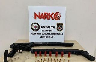 İç çamaşırında uyuşturucuyla yakalandı