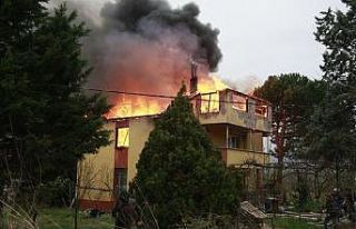 İki katlı ev küle döndü