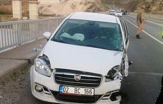 İki otomobil çarpıştı: 8 yaralı