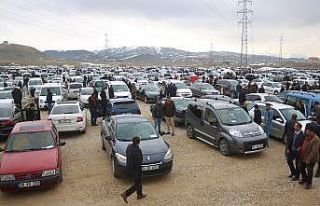 İkinci el otomobile bakan çok alan yok