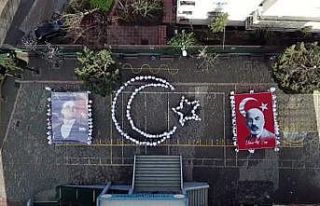 İlkokul öğrencilerinden duygulandıran ay yıldızlı...