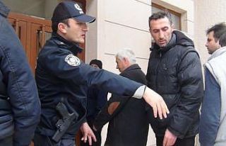 İnegöl’de polis mesafe nöbetinde