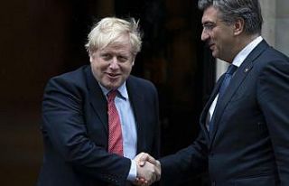 İngiltere Başbakanı Johnson: “Korona virüsü...