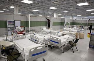 İran, dünyanın en büyük AVM’sini korona hastanesine...