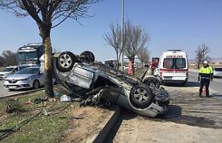 İş makinesine çarpan otomobil takla attı: 1 ölü