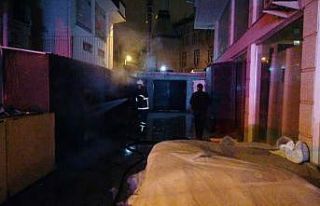 İş yerinde çıkan yangın paniğe neden oldu