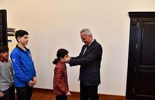 Isparta Valisi Seymenoğlu, şampyonları ağırladı