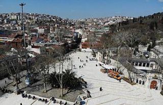 İstanbul’un tarihi camileri boş kaldı