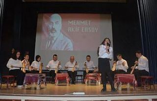 İstiklal Marşı’nı kemençe eşliğinde söylediler