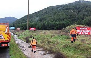 İzinsiz totem ve tanıtım levhaları toplandı