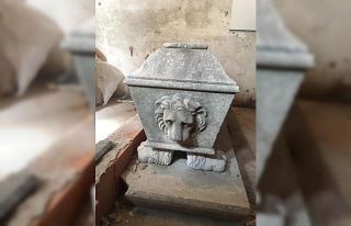 İzmir’de Roma dönemine ait bin 500 yıllık sunak...