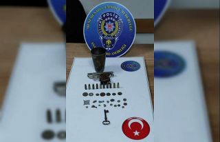İzmir’de tarihi eser kaçakçıları yakalandı:...