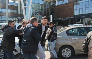 İzmir’deki alışveriş merkezinde hareketli dakikalar