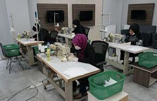 İzmit Belediyesi steril maske üretimine devam ediyor