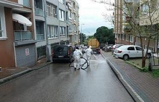 İzmit ekipleri, Kozluk Mahallesi sokaklarını dezenfekte...
