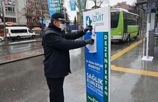 İzmit sokaklarına dezenfektan otomatları yerleştirildi