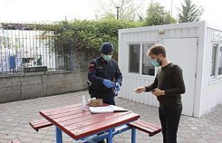 Jandarma her sabah hizmet binaları ve araçlarını...