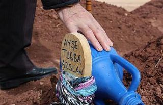 Kadınlar Günü’nde, öldürülen kızının mezarında...