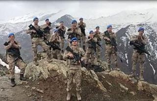 Kahraman komandolardan sağlıkçılara alkışlı...