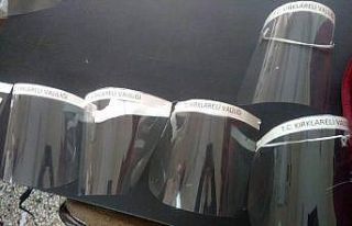 Kahraman sağlık emekçilerine asetatlı maske Kırklareli’den