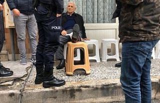 Kahvede otururken tabancayla vuruldu