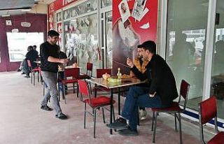 Kahvehanede kolonyalı korona virüs önlemi