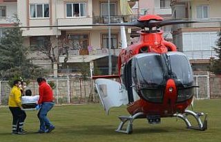 Kalp krizi geçiren vatandaşa hava ambulansı yetişti