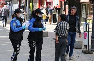 Karabük polisi hem ‘Evde kal’ uyarısı yaptı...