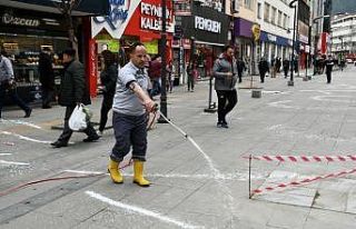 Karabük’te cadde ve sokaklar köpüklü dezenfekte...