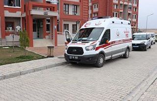 Karaman’da bir kişi, annesi tarafından kanepede...