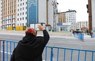 Karantina altındaki vatandaşların yakınlarının...