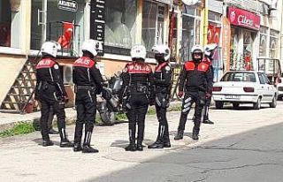 Karantina ihlali yapan şahıs polis eşliğinde hastaneye...