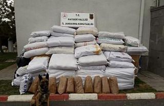 Kargo aracında 2 buçuk ton kaçak tütün ele geçirildi