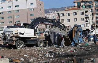Karşıyaka’da yıkım operasyonu: Hurdacı çadırları...