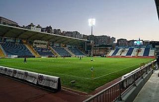 Kasımpaşa - Göztepe maçı seyircisiz oynandı