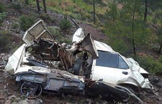 Kayıp 2 şahıs 90 metrelik uçuruma yuvarlanan otomobilde...
