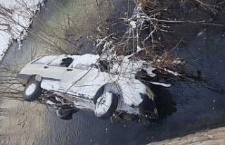 Kayıp şahıs dere yatağına uçan otomobilinde...