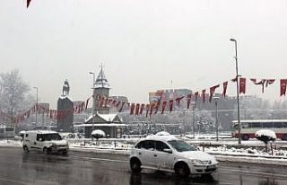 Kayseri’de kar etkili oldu