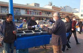 Keşan pazar yerinde maske ve eldiven ile korona virüs...