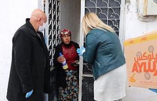 Kilis’te çamaşır suyu ve sıvı sabun dağıttı