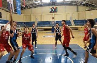 Kimsenin ilgi göstermediği Basketbol U16 Erkekler...