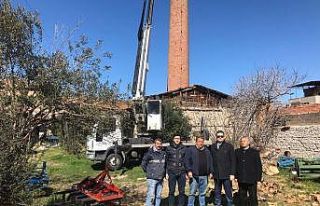Kırkağaç’ta tehlike oluşturan baca yıkıldı