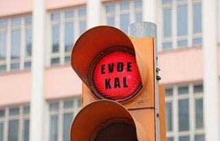 Kırmızı ışıkta ’evde kal’ yeşil ışıkta...