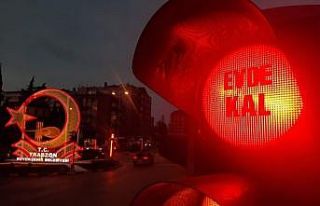 Kırmızıda ’Evde kal’, yeşilde ’Hayde eve’