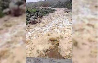 Kırsal bölgelerde yapılan menfezler sel baskınlarını...