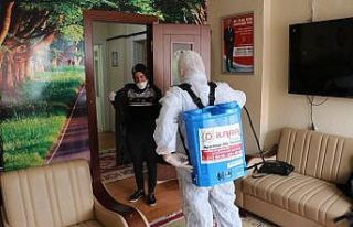 Kıyafetleri ile dezenfekte oldu