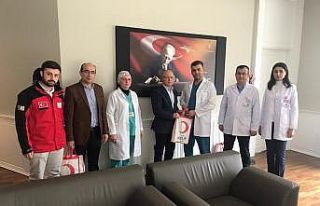 Kızılay’dan hasta ve yakınlarına hijyen seti