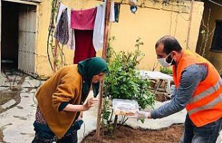 Kızıltepe’nin gönül elçileri evde börek yapıp...