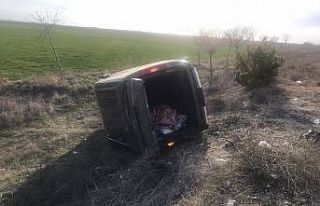 Konya’da hafif ticari araç devrildi: 1 yaralı